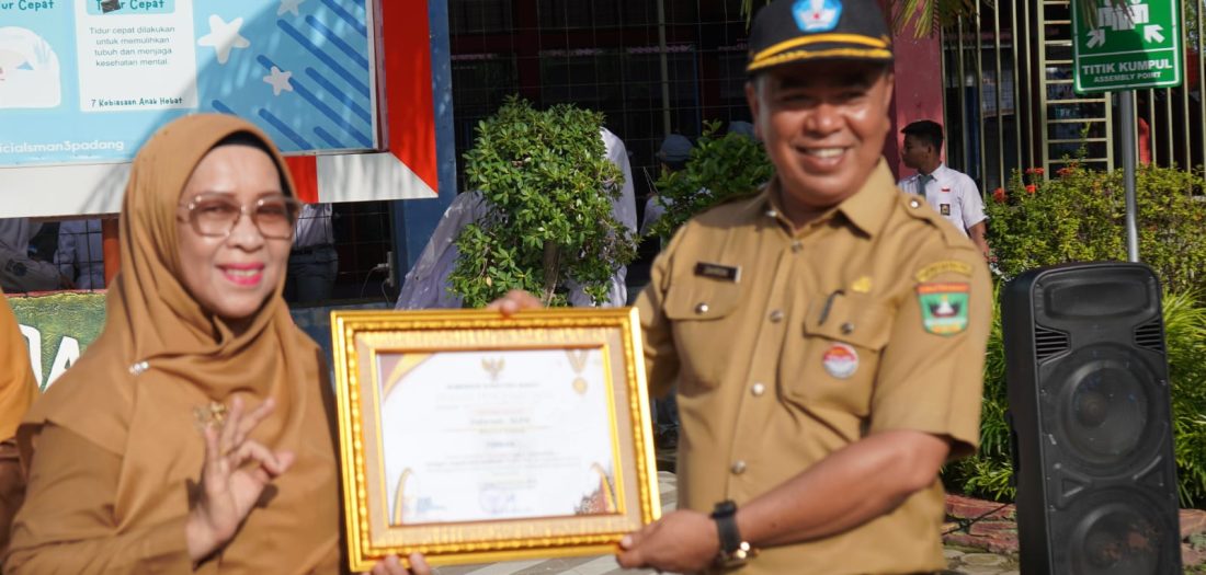 Prestasi Guru dan Tenaga Kependidikan SMA Negeri 3 Padang