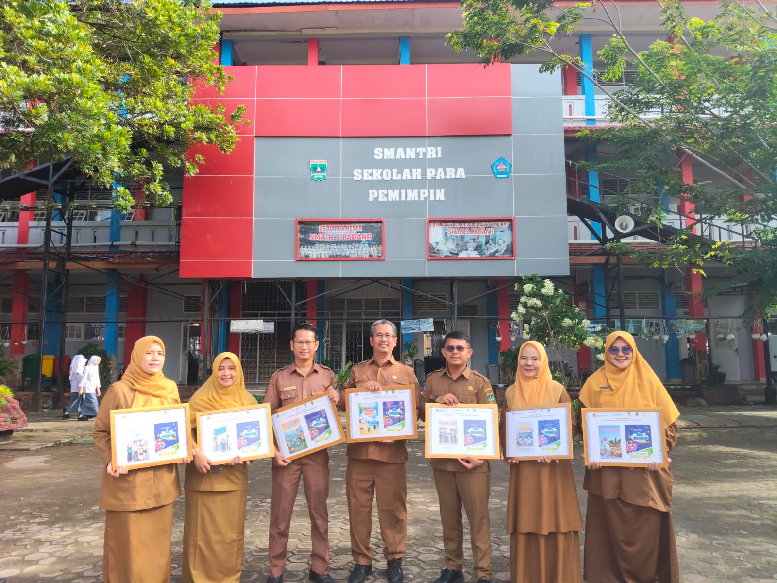 PRESTASI GTK SMAN 3 PADANG