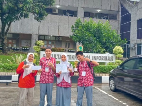 PRESTASI SISWA-SISWI SMAN 3 PADANG