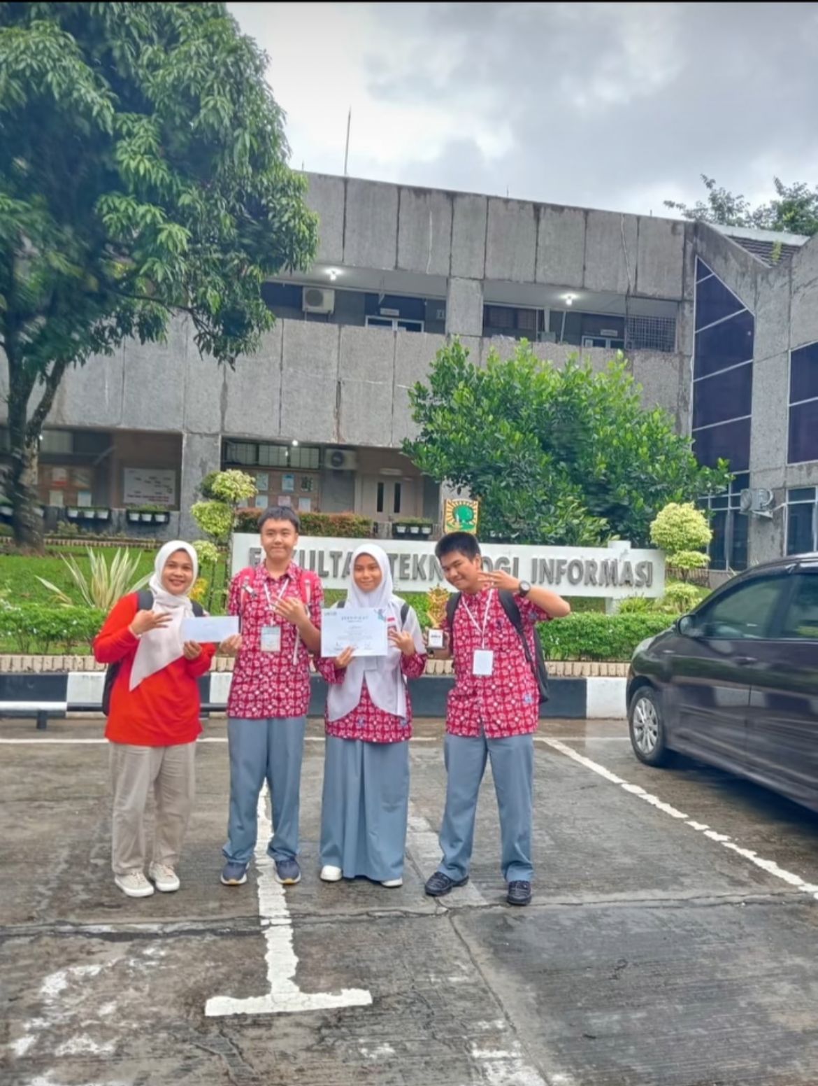 PRESTASI SISWA-SISWI SMAN 3 PADANG