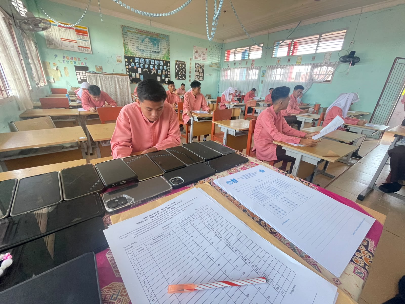 UJIAN AKHIR SEMESTER HARI KETIGA