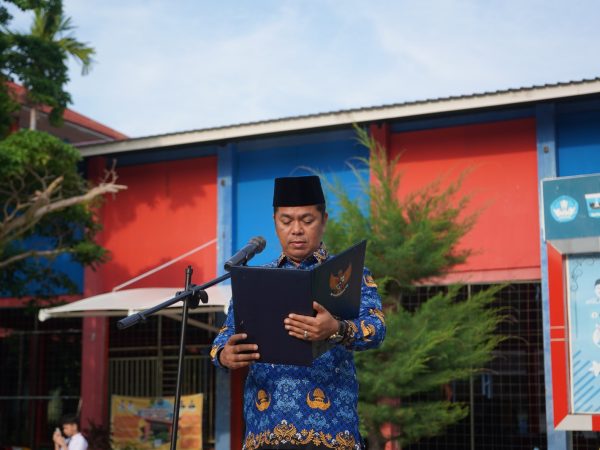 Upacara Bendera Peringatan HUT ke-81 Kemerdekaan Republik Indonesia di SMAN 3 Padang Berlangsung Khidmat