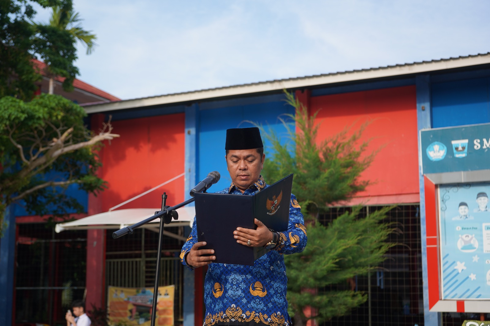 Upacara Bendera Peringatan HUT ke-81 Kemerdekaan Republik Indonesia di SMAN 3 Padang Berlangsung Khidmat
