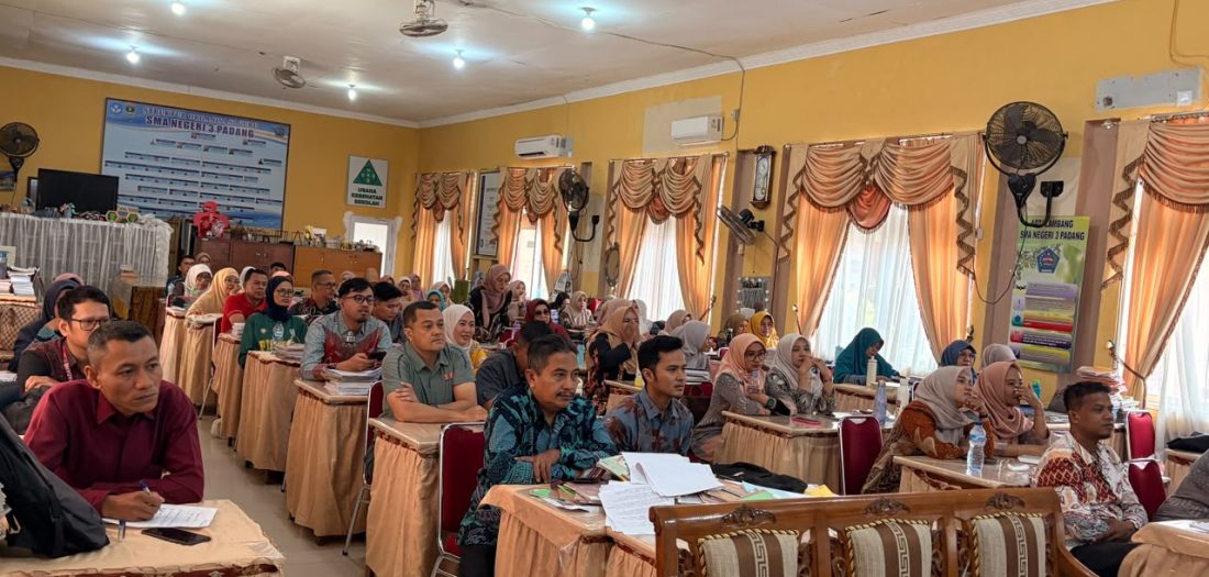 Rapat Dinas SMAN 3 Padang, Momentum Penguatan Silaturahmi dan Penyampaian Ucapan Selamat atas Mutasi Tugas