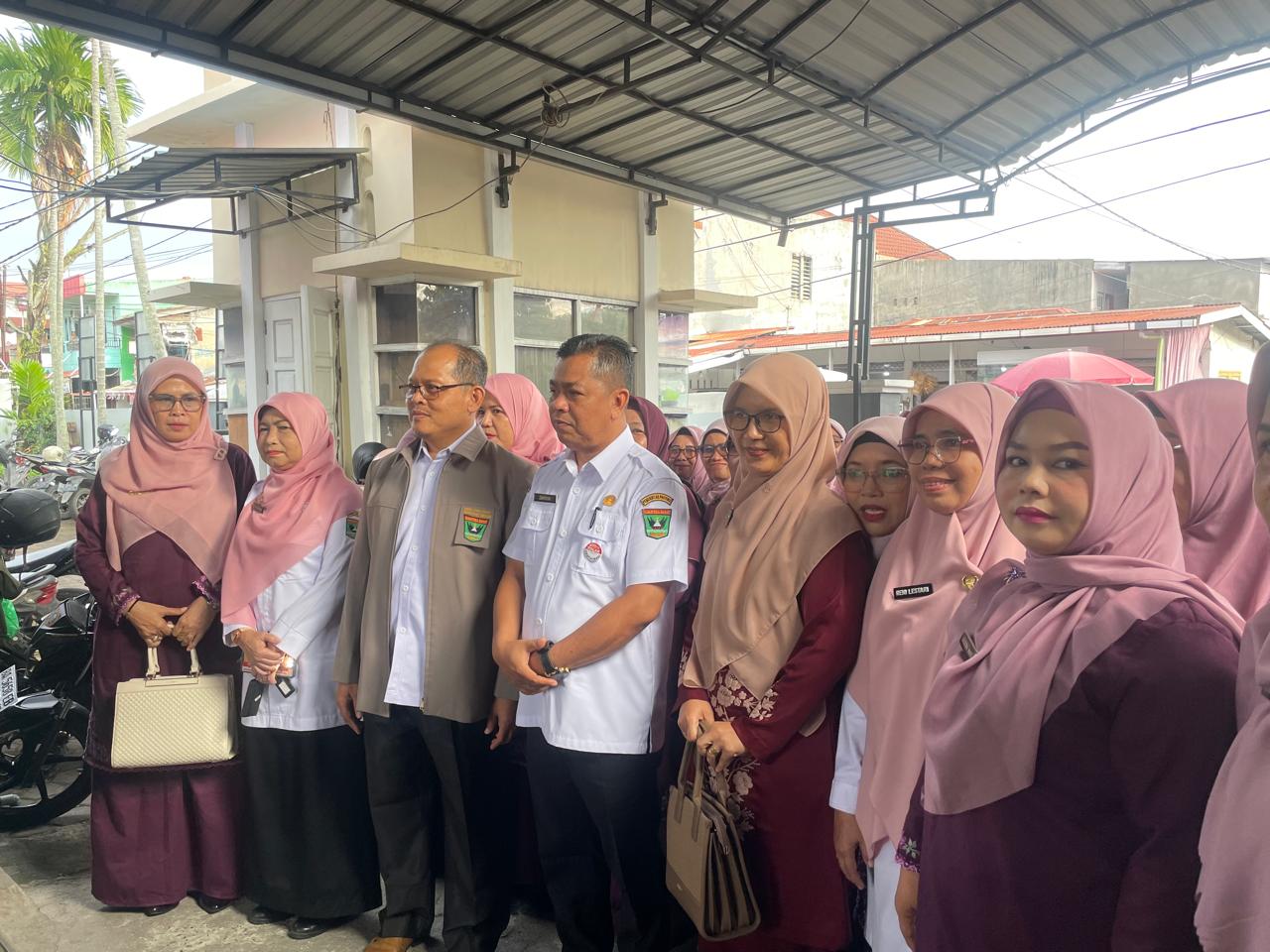 Pisah Sambut Kepala SMAN 3 Padang, Bapak Zahroni, M.Pd Menuju SMAN 10 Padang Pisah Sambut Kepala SMAN 3 Padang, Bapak Zahroni, M.Pd Menuju SMAN 10 Padang