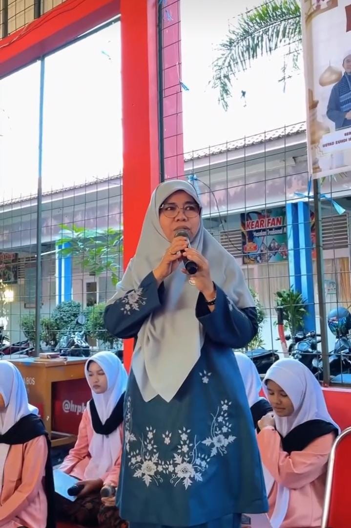 Peringatan Maulid Nabi Muhammad SAW dan Smantri Berbagi Peduli Palestina di SMAN 3 Padang Peringatan Maulid Nabi Muhammad SAW dan Smantri Berbagi Peduli Palestina di SMAN 3 Padang