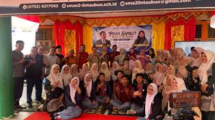 Lepas Sambut Wakil Humas SMAN 3 Padang, Ibu Idawati, M.Pd Menuju SMAN 2 Lintau Buo